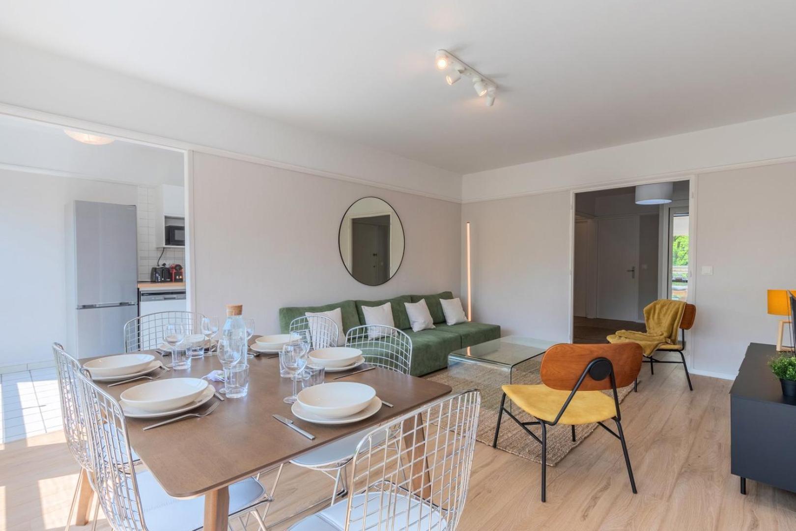 Spacious 3 Bedroom Apartment & Private Parking! Lambersart Extérieur photo