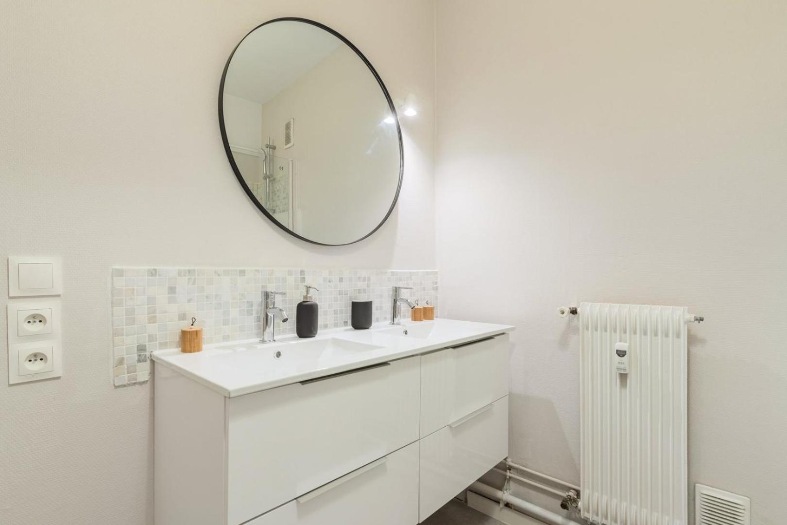 Spacious 3 Bedroom Apartment & Private Parking! Lambersart Extérieur photo